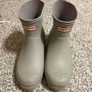 Hunter Short Waterproof Rain Boots in Light Gray with Red Liner